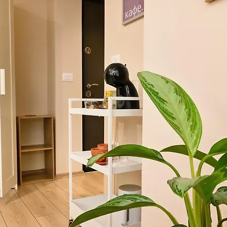 By Parkside Boutique * Σκόπια
